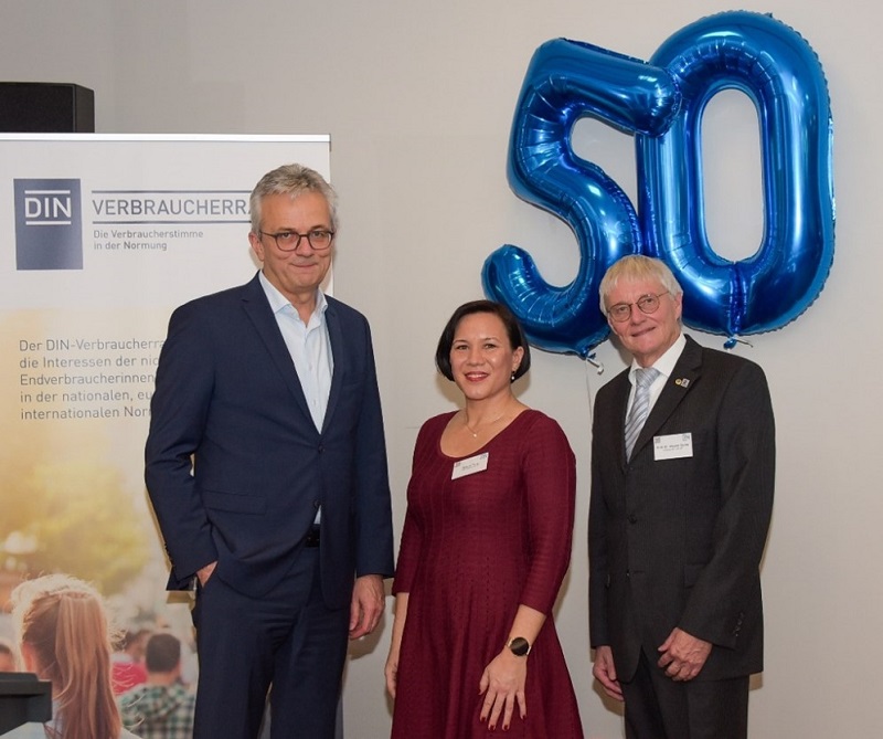 Gruppenfoto mit (v.l.n.r.) Dr. Michael Stephan, Natalie Tang und Dr. Werner Daum 