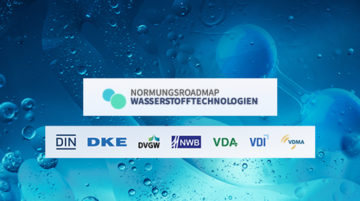 Logos der Partner der Normungsroadmap Wasserstofftechnologien auf einem blauen Hintergrund mit Bläschen und Molekülen