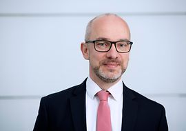 Porträt Daniel Schmidt, Mitglied des Vorstandes (CFO)